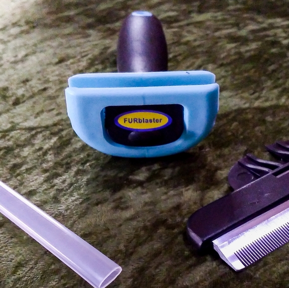 DakPets Deshedding & Light Trimming Tool - Picture 3 of 5